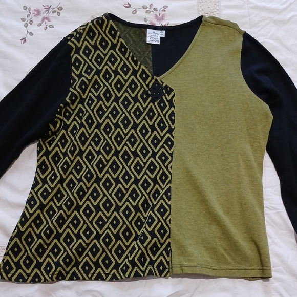 Parsley & Sage Tops - Parsley & Sage Black and Olive Diamond Top